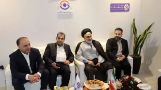 پاسخگویی مستقیم مدیرعامل موسسه اعتباری ملل به سوالات مردم در نمایشگاه اینوکس مشهد