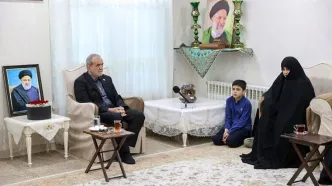 دنبال مسخره کردن پزشکیان و بردن آبرو این و آن هستید / توصیه های رهبری به انقلابی ها برایتان کشک است!