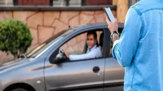 مخالفت انجمن تجارت الکترونیک با واگذاری مجوز تاکسی‌های اینترنتی به شهرداری‌ها