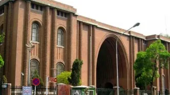 حفاظت جنگی از مجسمه داریوش در موزه ملی ایران