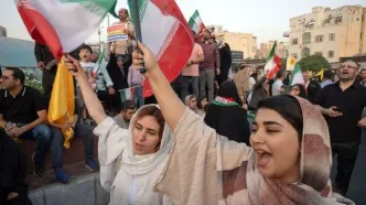 تصاویری جالب توجه در حاشیه تجمع مردم تهران