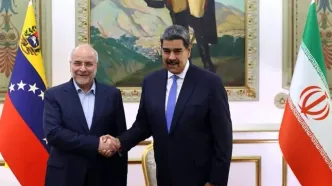تصویر؛ هدیه خانواده شهید سلیمانی برای رئیس‌جمهور ونزوئلا