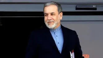 حضور عراقچی در ساختمان تخریب‌شده وزارت خارجه