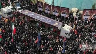 سلفی خبرنگار CNN با جمعیت حاضر در مراسم تشییع شهدای اقتدار