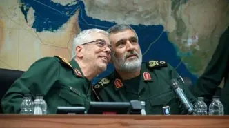تصاویر اقامه نماز بر پیکر سرداران شهید حاجی‌زاده و باقری