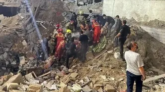 تسنیم: آواربرداری در محله نارمک تهران ادامه دارد؛ تا این لحظه پیکر چند شهید از زیر آوار بیرون کشیده شده