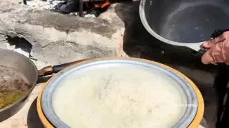 ببینید؛ غذای روستایی در ایران؛ پخت یک غذای سنتی با گوشت و برنج