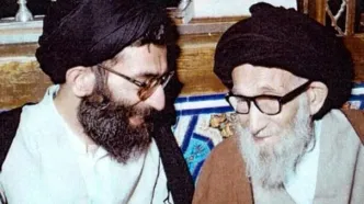 تصویر رهبر انقلاب در کنار مادرشان خدیجه میردامادی