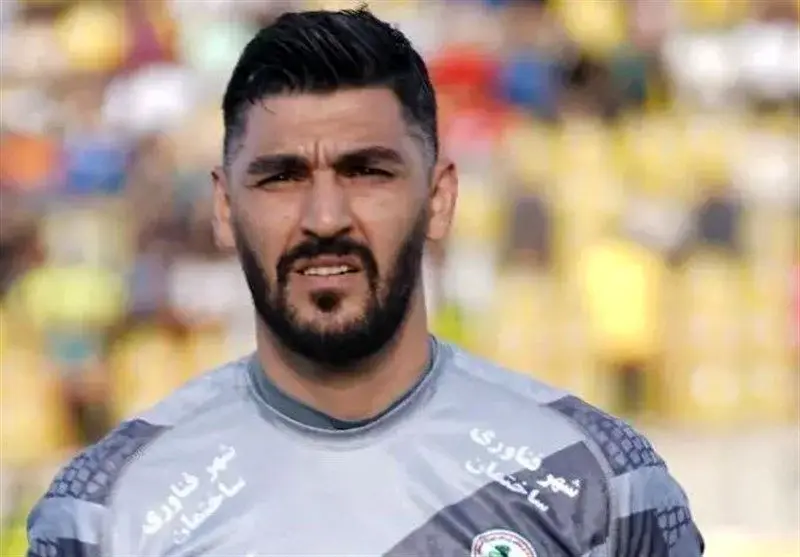 دروازه‌بان ذوب‌آهن تمدید کرد