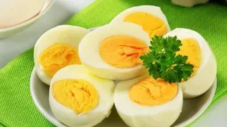 آیا تخم‌مرغ کبد سالمندان را چرب می‌کند؟ پاسخ متخصصان تغذیه