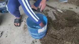 با این روش بالکن خانه را با کمک بطری پلاستیکی به باغ توت فرنگی تبدیل کنید!