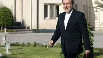 بازدید عراقچی از ساختمان‌ آسیب‌دیده صداوسیما