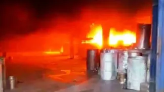 آتش سوزی انبار یک کارخانه صنایع شیمیایی در شهرک صنعتی خیام