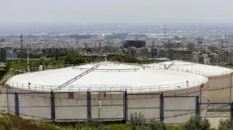 سوختن مشتقات نفتی در اطراف انبار نفت شهران دود سیاه ایجاد کرد