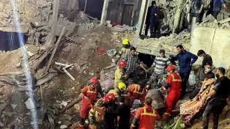 فروکش‌کردن کف انبار در بهارستان؛ ۴ نفر زنده از گودال خارج شدند