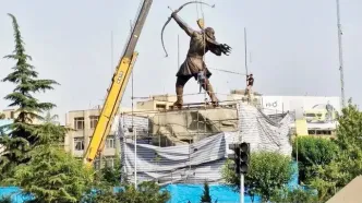 ماجرای نصب مجسمه آرش کمانگیر در میدان ونک
