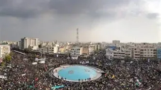 دیوارنگاره جدید میدان انقلاب در روز تشییع‌پیکر شهدا + عکس