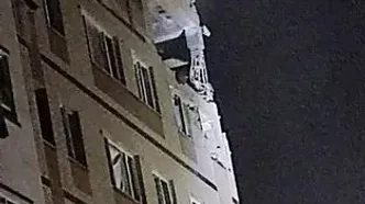 تصویر تخریب یک ساختمان مسکونی در شهرک زمزم تهران