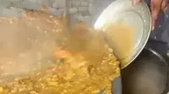 ببینید؛ غذای خیابانی در هند؛ پخت غذای سنتی چوله کولچه در قاضی آباد