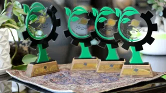 نخستین نشان برتر مدیریت سبز فعالین اقتصادی منطقه آزاد انزلی اهداء شد