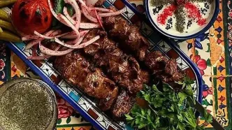 طرز تهیه کباب بستکی؛ طعم آتشین جنوب روی نان داغ