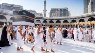 هشدار خطر مرگ درباره بوسیدن حاجیان