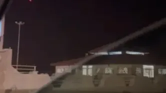 صحنه‌ تقابل پدافند هوایی با ریزپرنده‌ها از آسمان قشم