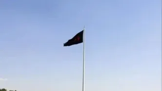 اهتزاز بزرگترین پرچم عزای حسینی در تهران