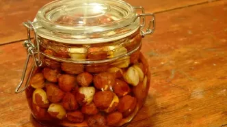 طرز تهیه ترشی فندق؛ چاشنی فوق العاده خوشمزه