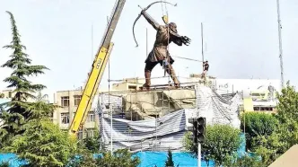 نصب مجسمه «آرش کمانگیر» در میدان ونک