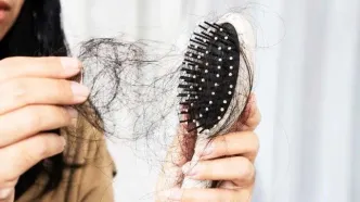 استرس و ریزش مو: آیا اضطراب می‌تواند موهای شما را از بین ببرد؟