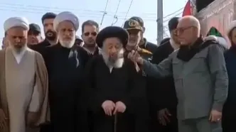 اقامه نماز بر پیکر شهید غلامعلی رشید و فرزندش