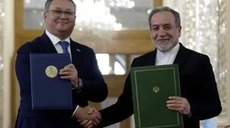امضای تفاهمنامه میان وزاری خارجه ایران و قزاقستان