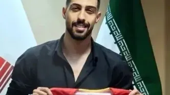 یک مدافع به فولاد پیوست
