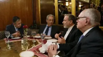 دیدار عراقچی با سه وزیر پیشین مصر در رستوران