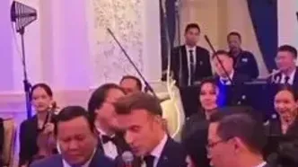 ببینید؛ حرکت خبرساز مکرون اینبار در سنگاپور !