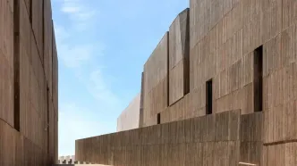 تصاویر؛ معماری یک ساختمان افتاده در لیسبون پرتغال!
