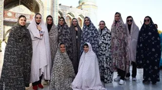 تصاویر جالب از زنان والیبالیست ایران در حرم امامزاده صالح