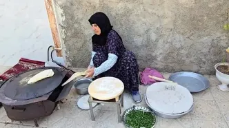 ببینید؛ غذای روستایی در ایران؛ پخت کلانه، یک نان سنتی و معطر توسط مادر بزرگ ایلامی