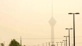 چرا آسمان تهران شیری رنگ شده است؟