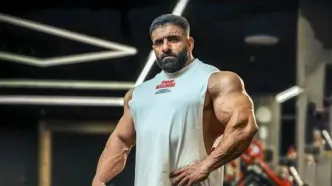 گردنبند و دستبند طلای سنگین وزن هادی چوپان با نقشه ایران