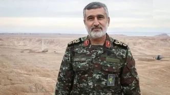 فرزند شهید حاجی‌زاده در آغوش مخبر دستیار رهبر معظم انقلاب در بهشت زهرا (س)/ ویدئو