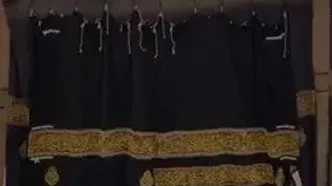 پردهٔ جدید خانهٔ خدا نصب شد / هم زمان با شب نخست ماه محرم