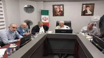 تاکید وزیر اقتصاد بر تدوین سیاست‌های ضروری و همکاری دولت و مجلس