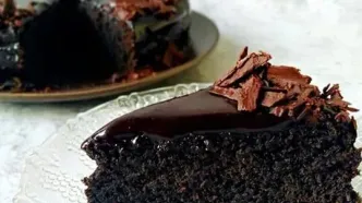 ساده‌ترین روش پخت کیک خیسِ شکلاتی در قابلمه