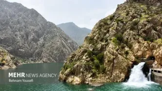 لحظه دلهره‌آور غرق شدن قایق ۶ گردشگر در پاوه