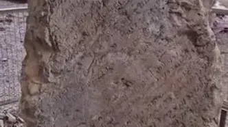 روشن‌ کردن آتش در کنار کتیبه ساسانی ۲۰۰۰ ساله در تنگ براق استان فارس
