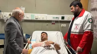 عیادت رئیس دفتر رئیس جمهور از مصدومان حمله تروریستی رژیم صهیونی به سازمان صدا و سیما