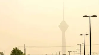 چرا آسمان تهران شیری رنگ شده است؟