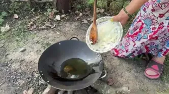 آموزش پخت غذای سنتی شمالی با مرغ و انار به سبک مازندرانی‌ ها